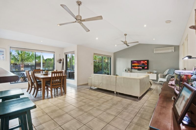 Photo - 11 Zoe Place, Deception Bay QLD 4508 - Image 2