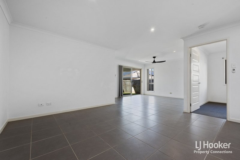 Photo - 1/10-12 Montree Circuit, Kallangur QLD 4503 - Image 4