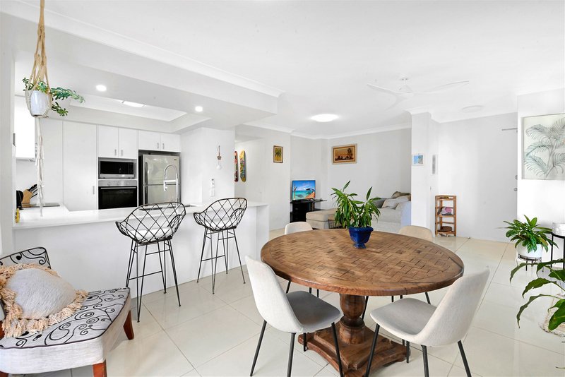 Photo - 1/10-12 Redondo Avenue, Miami QLD 4220 - Image 2