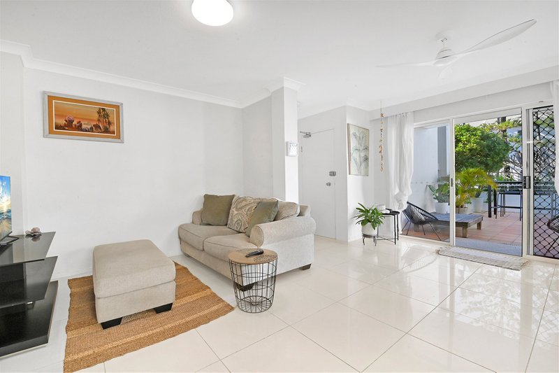 Photo - 1/10-12 Redondo Avenue, Miami QLD 4220 - Image 4