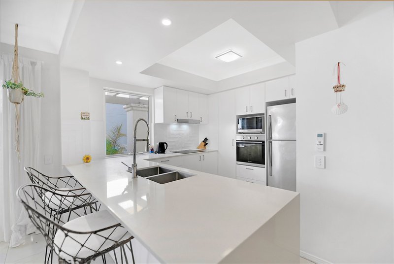 Photo - 1/10-12 Redondo Avenue, Miami QLD 4220 - Image 5