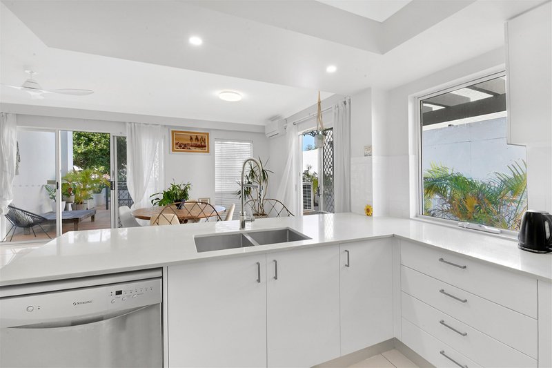 Photo - 1/10-12 Redondo Avenue, Miami QLD 4220 - Image 6
