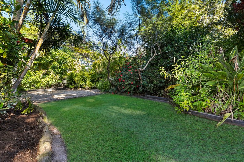 Photo - 1/10 Avron Close, Tewantin QLD 4565 - Image 10