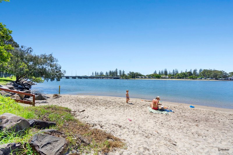 Photo - 1/10 Beelyu Street, Burleigh Heads QLD 4220 - Image 19