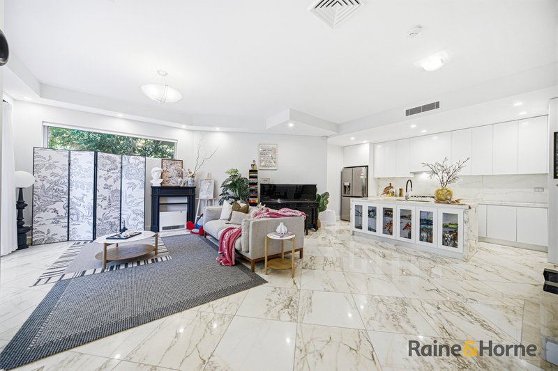 Photo - 1/10 Bobbin Head Road, Pymble NSW 2073 - Image 3