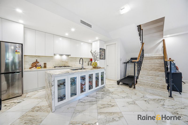 Photo - 1/10 Bobbin Head Road, Pymble NSW 2073 - Image 5