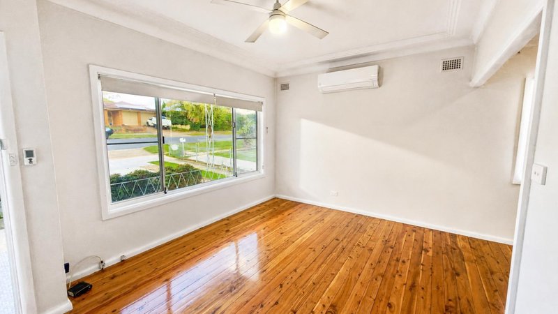 Photo - 110 Bogalara Road, Old Toongabbie NSW 2146 - Image 5