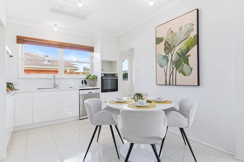 Photo - 1/10 Boyanna Road, Glen Waverley VIC 3150 - Image 2