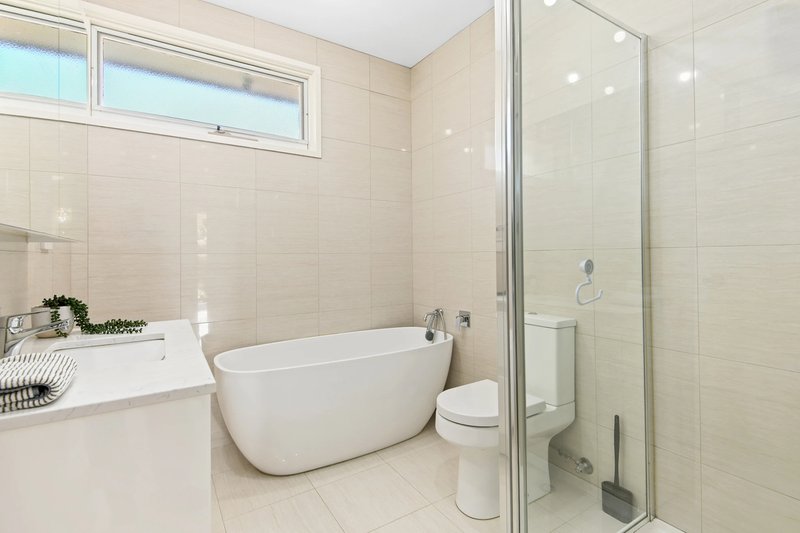 Photo - 1/10 Boyanna Road, Glen Waverley VIC 3150 - Image 4