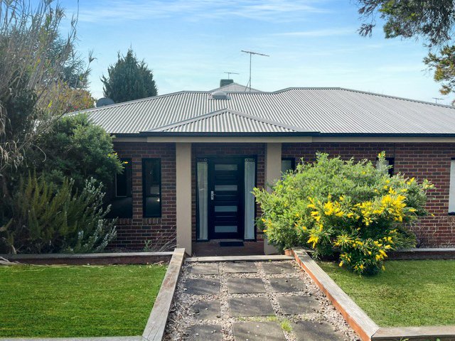 Photo - 1/10 Caroline Street, Highton VIC 3216 - Image 1