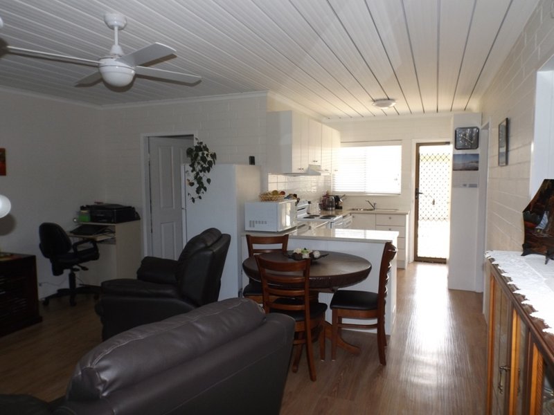 Photo - 1/10 Catlin Avenue, Batemans Bay NSW 2536 - Image 7