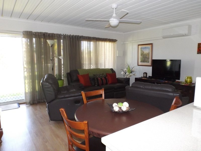 Photo - 1/10 Catlin Avenue, Batemans Bay NSW 2536 - Image 8