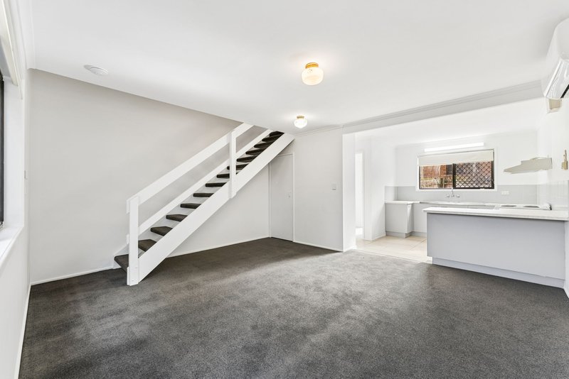 Photo - 1/10 Cognac Court, Kingston QLD 4114 - Image 4