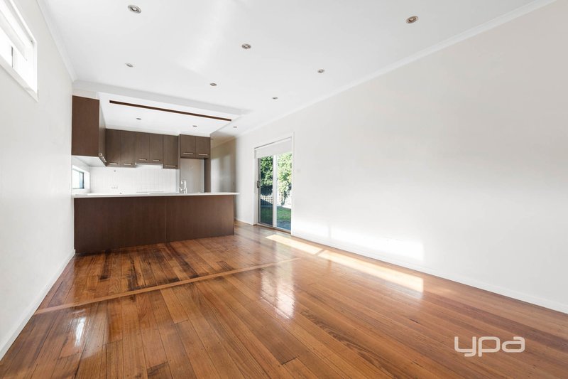 Photo - 1/10 Cowper Avenue, St Albans VIC 3021 - Image 1