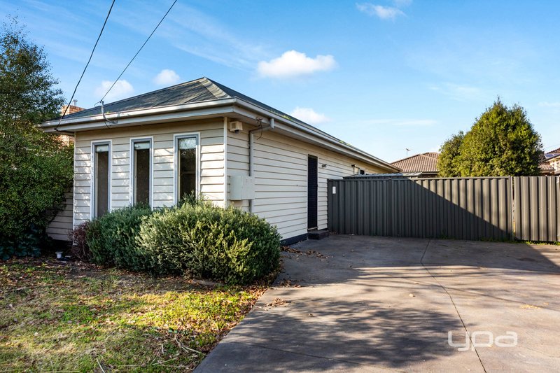 Photo - 1/10 Cowper Avenue, St Albans VIC 3021 - Image 3