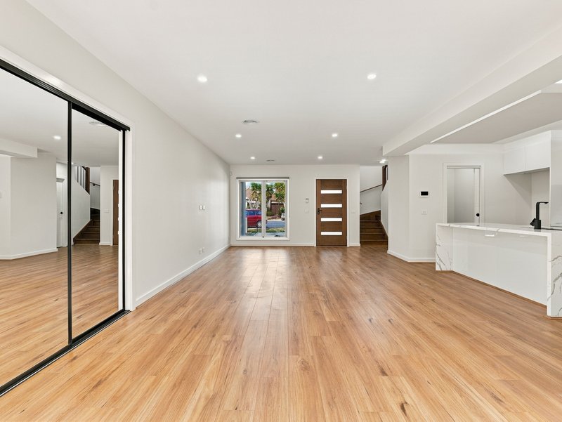 Photo - 1/10 Davern Court, Werribee VIC 3030 - Image 2