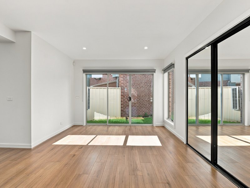 Photo - 1/10 Davern Court, Werribee VIC 3030 - Image 3