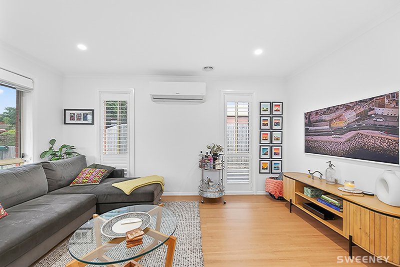 Photo - 1/10 Dillon Court, Altona Meadows VIC 3028 - Image 3