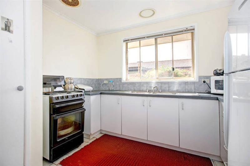 Photo - 1/10 Dillwynia Place, Meadow Heights VIC 3048 - Image 2