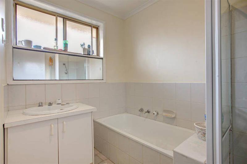 Photo - 1/10 Dillwynia Place, Meadow Heights VIC 3048 - Image 5