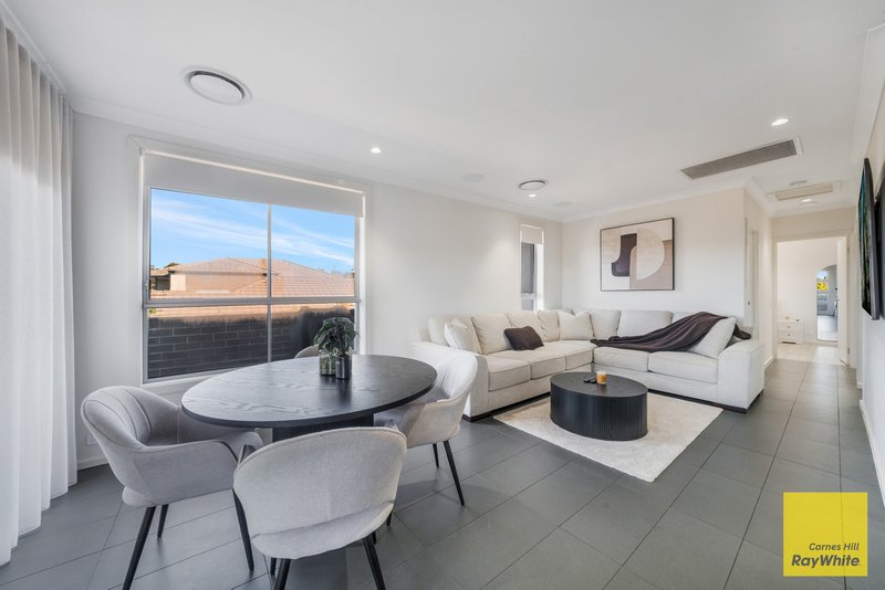 Photo - 110 Dobroyd Drive, Elizabeth Hills NSW 2171 - Image 3