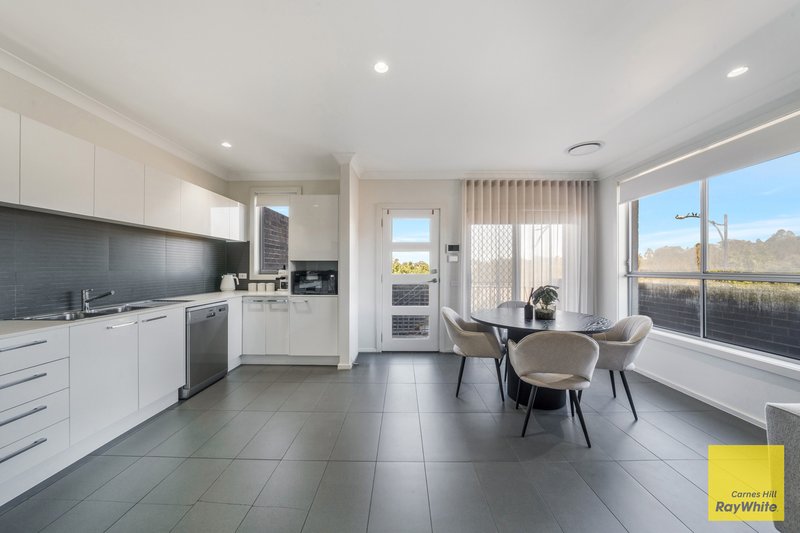 Photo - 110 Dobroyd Drive, Elizabeth Hills NSW 2171 - Image 5