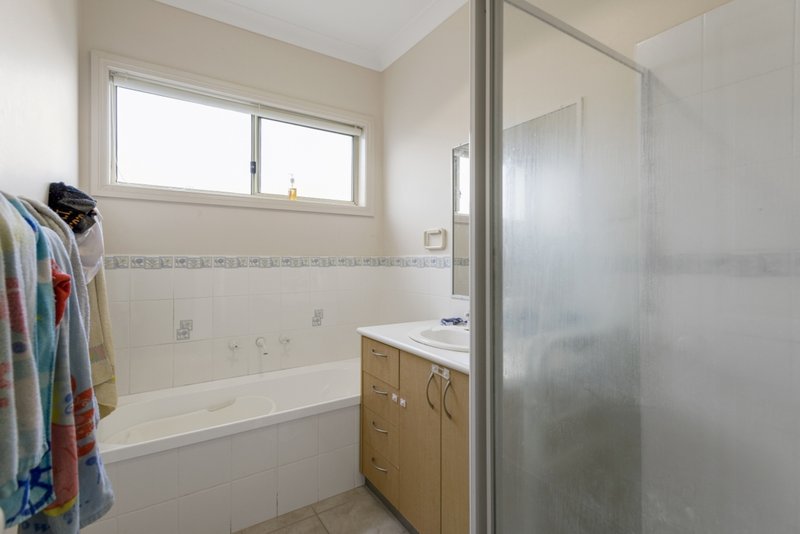 Photo - 1/10 Edinburgh Court, Werribee VIC 3030 - Image 5