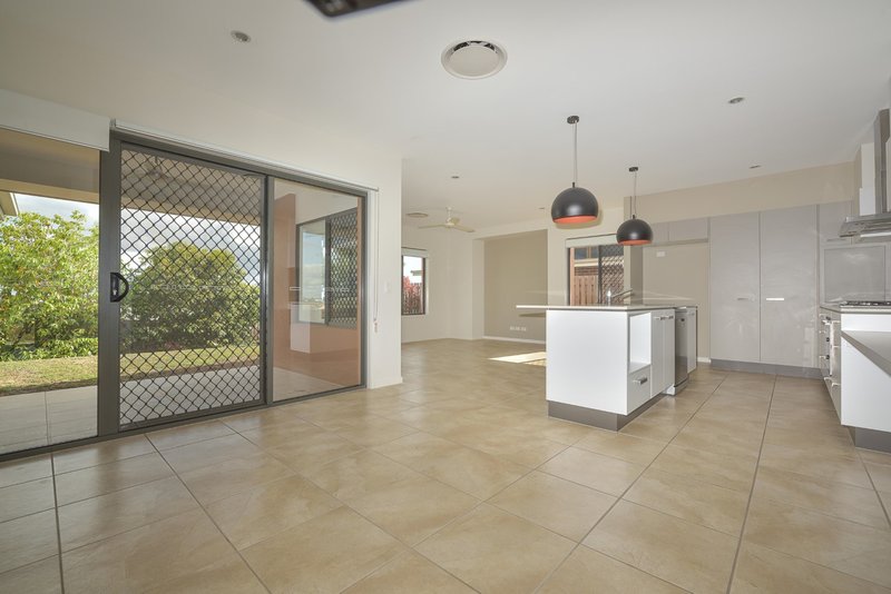 Photo - 110 Emmadale Drive, New Auckland QLD 4680 - Image 6