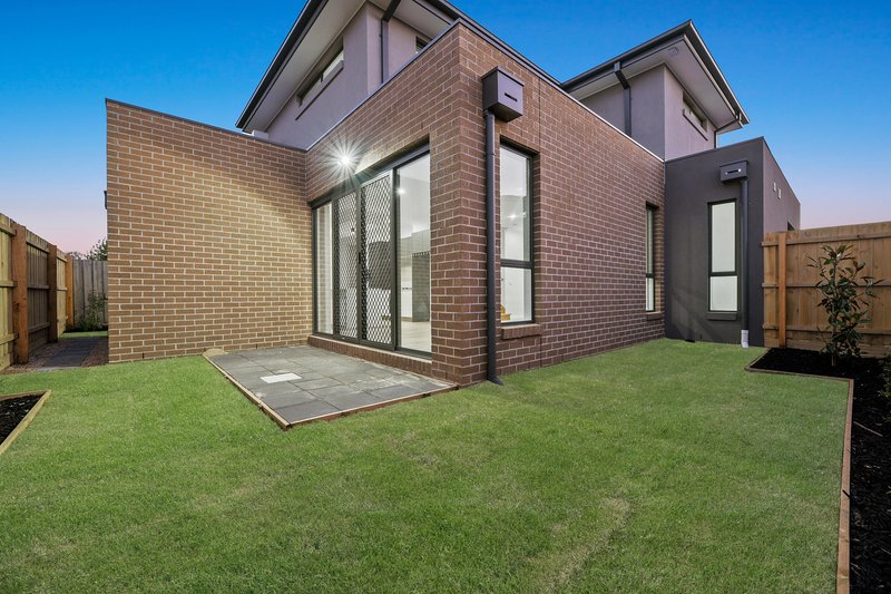 Photo - 110 Endeavour Drive, Cranbourne North VIC 3977 - Image 7