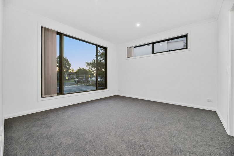 Photo - 110 Endeavour Drive, Cranbourne North VIC 3977 - Image 16