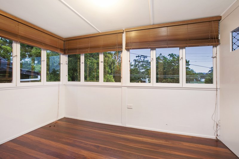 Photo - 110 Harold Street, Holland Park QLD 4121 - Image 5