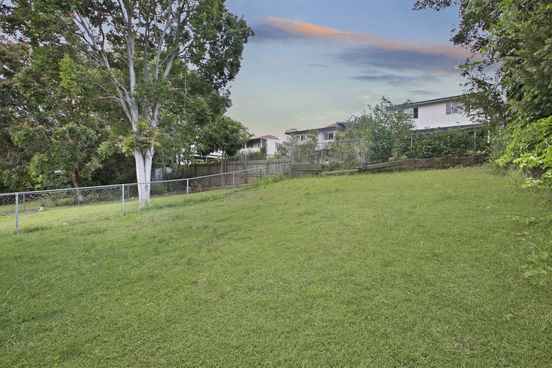 Photo - 110 Harold Street, Holland Park QLD 4121 - Image 10