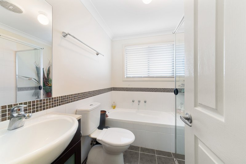 Photo - 1/10 Harry Close, Blue Haven NSW 2262 - Image 6