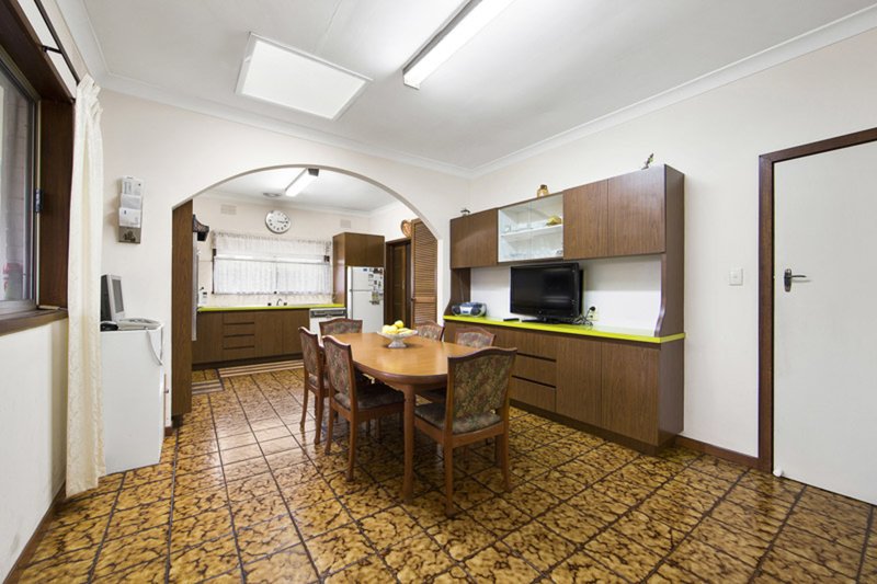 Photo - 110 Haughton Road, Oakleigh VIC 3166 - Image 4