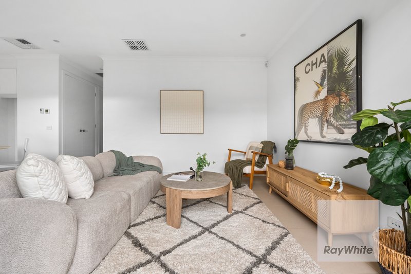 Photo - 1/10 Hensley Road, Lalor VIC 3075 - Image 3
