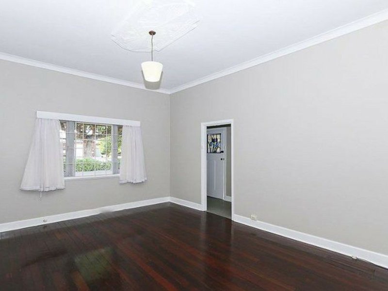 Photo - 110 Hicks Street, Gosnells WA 6110 - Image 2