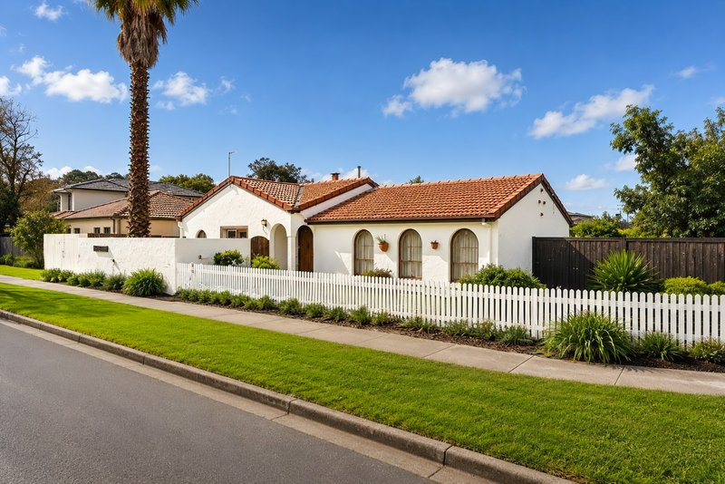 Photo - 110 Hillcrest Road, Frankston VIC 3199 - Image 1