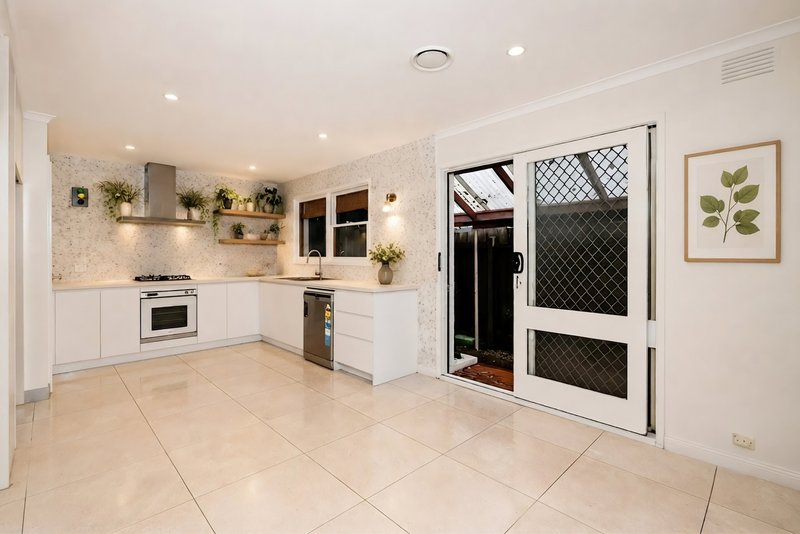 Photo - 110 Hillcrest Road, Frankston VIC 3199 - Image 3