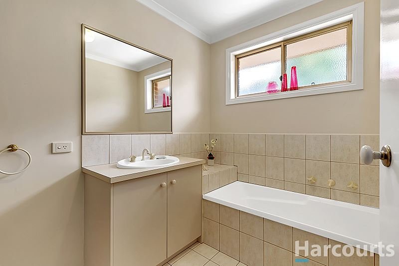 Photo - 1/10 Janice Road, Glen Waverley VIC 3150 - Image 4