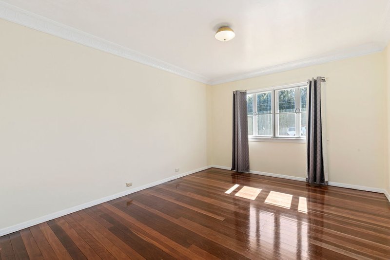 Photo - 110 Joffre Street, Wynnum QLD 4178 - Image 4