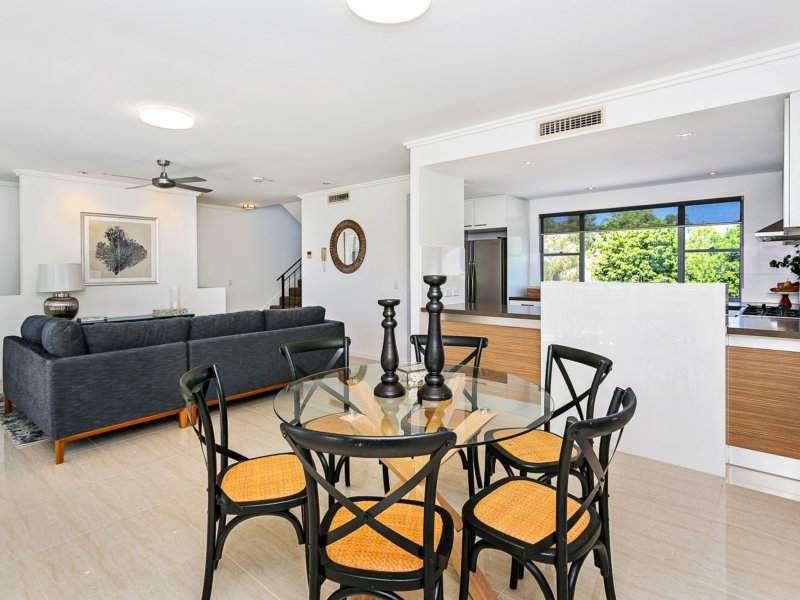 Photo - 110 John Lund Drive, Hope Island QLD 4212 - Image 17