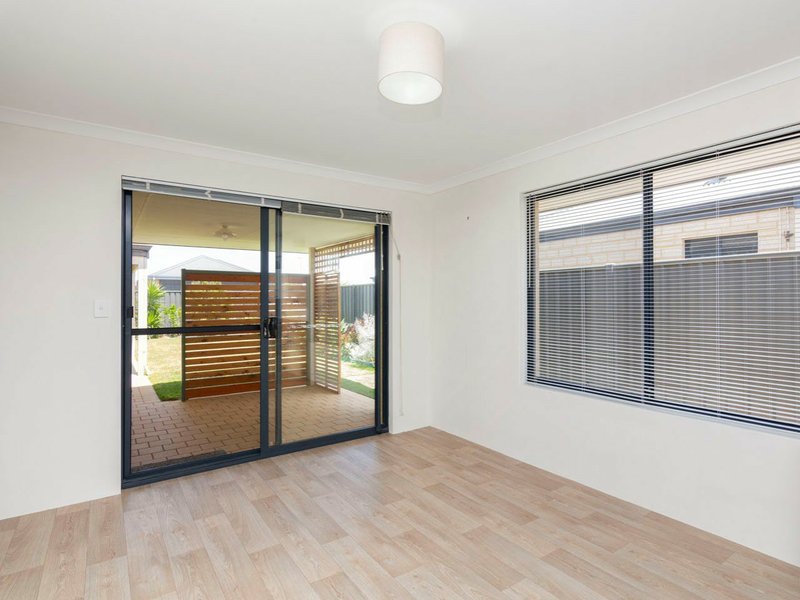 Photo - 110 Joseph Banks Boulevard, Banksia Grove WA 6031 - Image 15