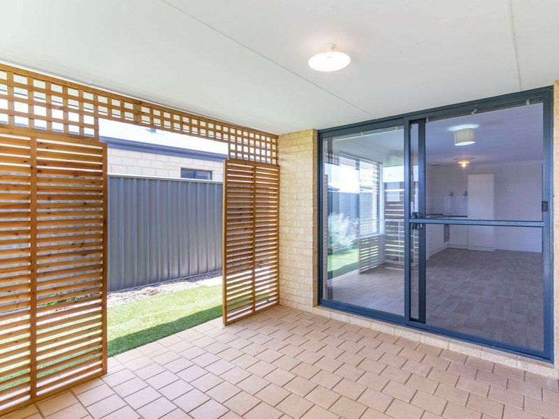 Photo - 110 Joseph Banks Boulevard, Banksia Grove WA 6031 - Image 16