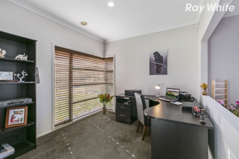 Photo - 110 Livingstone Boulevard, Pakenham VIC 3810 - Image 3