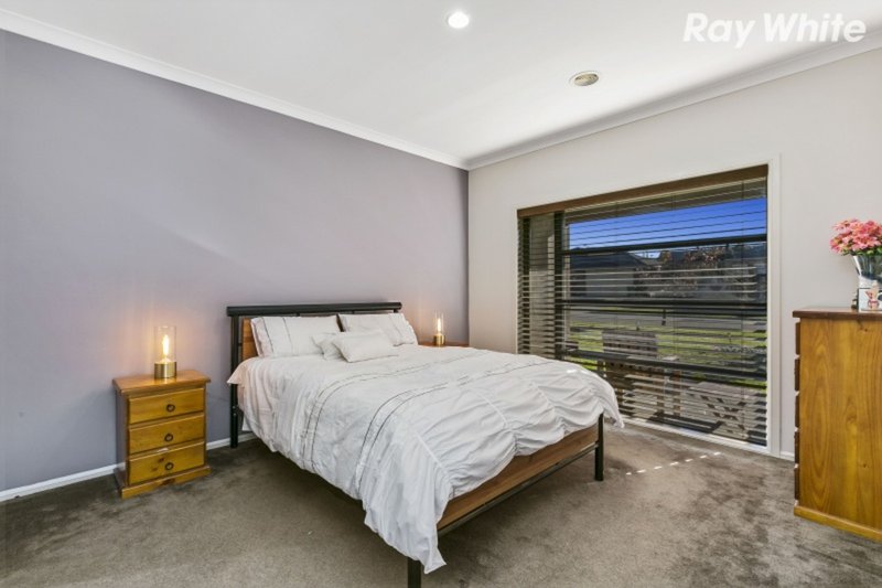 Photo - 110 Livingstone Boulevard, Pakenham VIC 3810 - Image 5