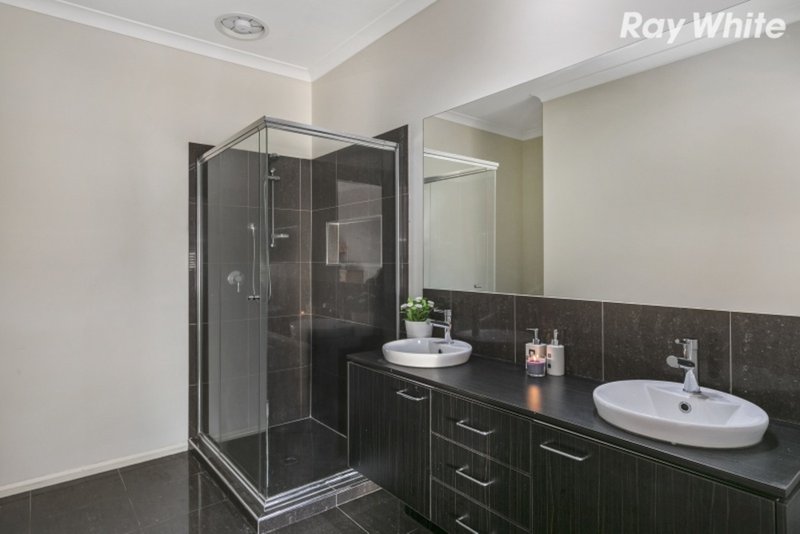 Photo - 110 Livingstone Boulevard, Pakenham VIC 3810 - Image 6