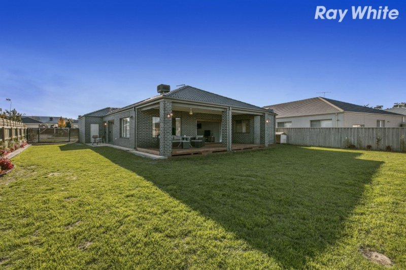 Photo - 110 Livingstone Boulevard, Pakenham VIC 3810 - Image 12