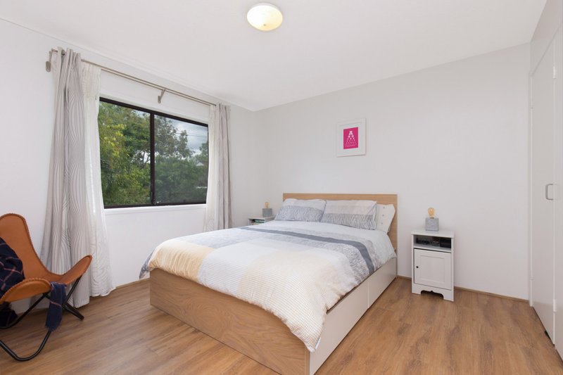 Photo - 1/10 Lucinda Street, Taringa QLD 4068 - Image 2