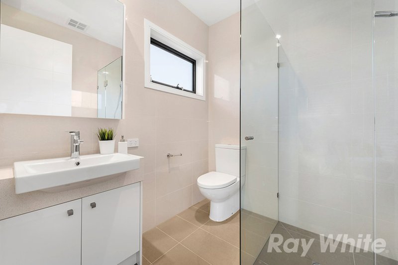 Photo - 1/10 Martin Place, Glen Waverley VIC 3150 - Image 9