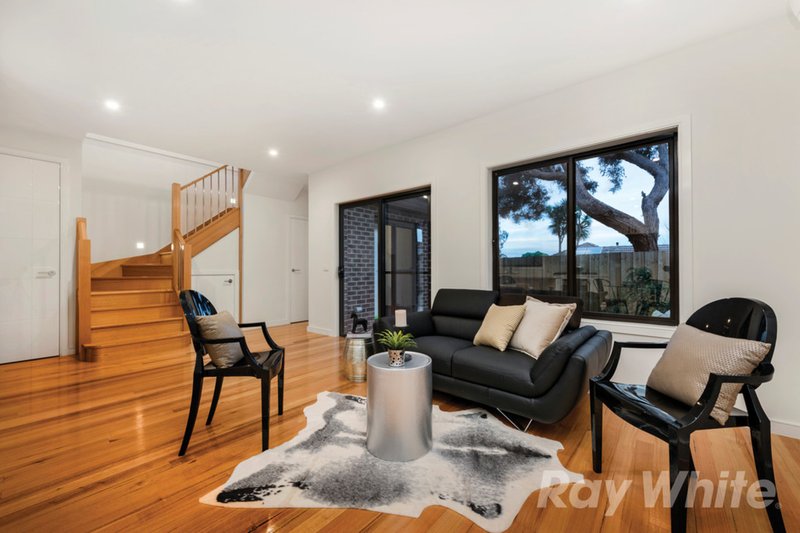 Photo - 1/10 Martin Place, Glen Waverley VIC 3150 - Image 15